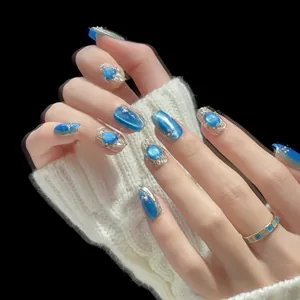 Handgefertigte Luxus Blaue Katzenauge Künstliche Fingernägel Mit 3D Strass Und Relief Design Glänzende Sargform Falsche Nägel Für Damen