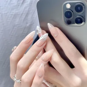 Handgefertigte Künstliche Fingernägel Mandelform Nude Pink UV Gel Mit Strass Silber Glitzer Linie Für Frauen Täglich Party