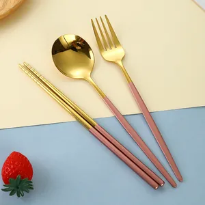 Set posate portatili in acciaio inox rosa e oro con bacchette cucchiaio e forchetta