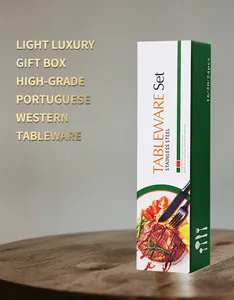 Détail de l'ensemble de couverts 24 pièces en inox dans un coffret cadeau bois chic