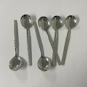 6-piece set of 304 stainless steel round spoons with daisy and bark textured handles