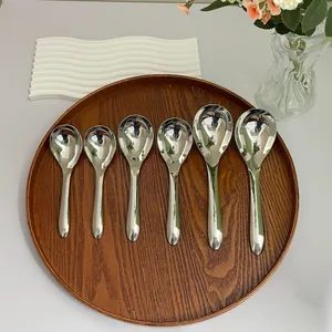 Set de 6 cuillères en acier inoxydable 316 avec finition miroir sur plateau bois