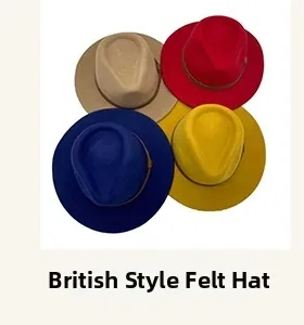 Vue de dessus de quatre chapeaux en feutre de laine de style britannique aux couleurs variées