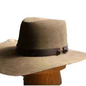 Sombrero vaquero clásico de fieltro de lana con ala ancha y correa de cuero marrón