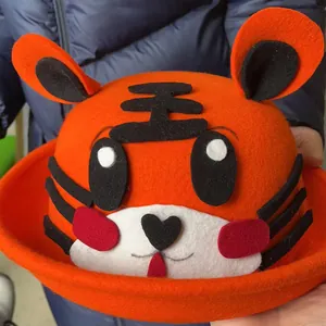 Chapeau de tigre en feutre de laine orange fait main avec motif de zodiaque chinois