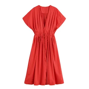 Rotes Midi-Kleid mit V-Ausschnitt, Kordelzug an der Taille und weiten Fledermausärmeln