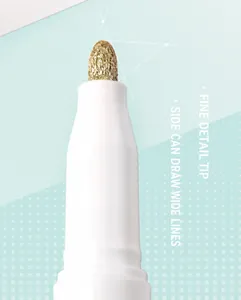 Detailed view of dual-function fiber nib for drawing fine lines and broad strokes