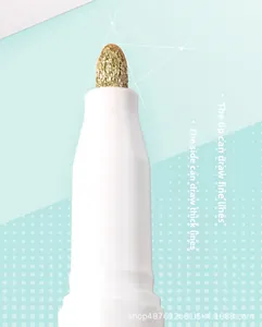 Detailed view of dual-function fiber nib for drawing fine lines and broad strokes