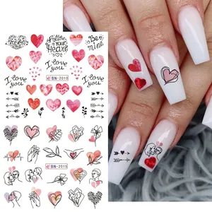 Détail de stickers à ongles Saint-Valentin avec cœurs rouges et dessins au trait