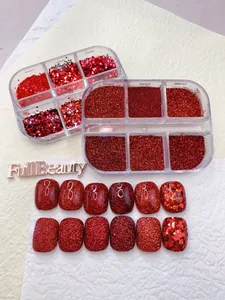 Detalle macro de purpurina roja para uñas con lentejuelas hexagonales y polvos finos