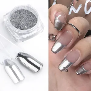 Metalen chroom nagelpoeder met hoogglans zilveren spiegeleffect en glanzende afwerking