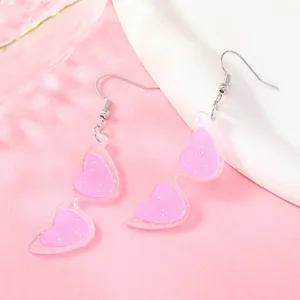 Orecchini pendenti a forma di occhiali a cuore rosa glitterati con ganci in argento