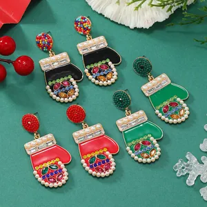 Orecchini a guanto natalizio con perline colorate e cristalli in tre tonalità festive