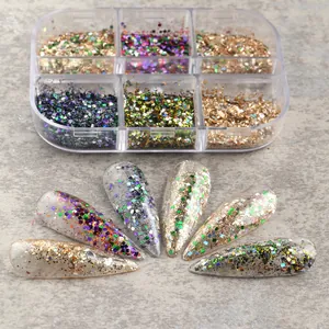 Detailansicht der 6-Raster Nagelflitter Box mit bunten Pailletten auf Nagelspitzen
