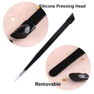 Détail de la pince à ongles polyvalente avec tête de pression en silicone amovible