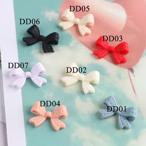 Tavolozza di fiocchi 3D opachi per unghie con trama a pois in vari colori vivaci