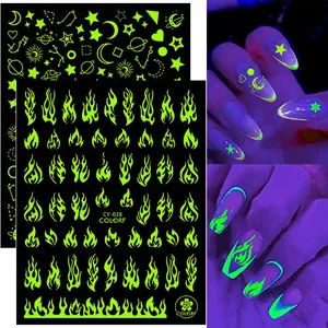 Autocollants Pour Ongles Lumineux Brillant Dans Le Noir Flamme Papillon Lune Cœur Fleur Étoile Décalcomanies Auto-adhésives Pour Décoration De Manucure