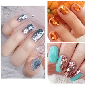 Dettaglio ravvicinato di glitter a sirena colorati per decorazioni unghie sfumate