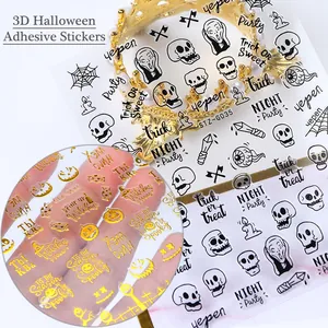 Dettagli adesivi 3D per unghie Halloween con teschi dorati e motivi di zucche