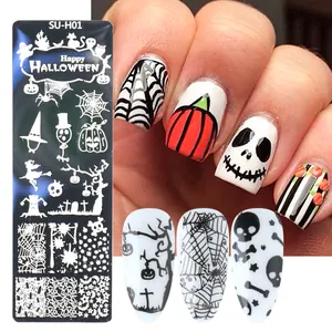 Detailansicht der Halloween-Nagelstempelplatte mit Jack Skellington und Kürbismustern