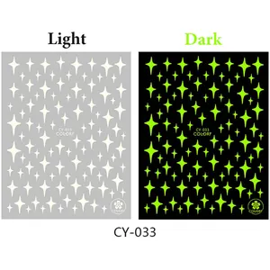 Autocollants à ongles étoiles lumineux CY-033 montrant l'effet fluorescent