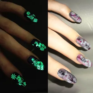 Adesivi per unghie natalizi luminosi con Babbo Natale, cervo ed effetto cat-eye
