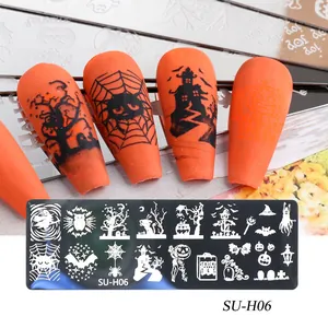 Dettaglio della piastra per stamping unghie Halloween SU-H06 con zucca e teschio