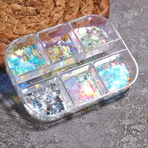 Detailansicht der 6-Raster-Dose mit Nagelkunst-Opalpulver und Aurora-Pailletten