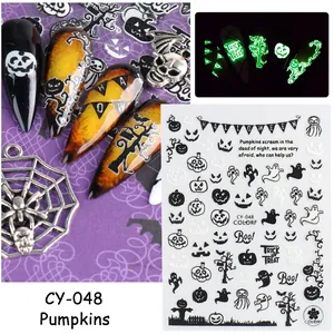 Adesivi per unghie Halloween luminosi con motivi di zucche e fantasmi fosforescenti