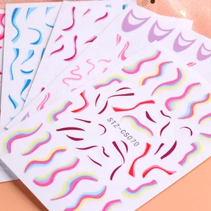 Primer plano de pegatinas de uñas de cinta de ballet con patrones de ondas de colores