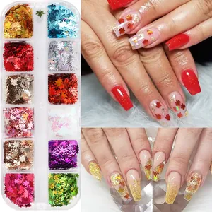 Dettaglio macro di paillettes per unghie a foglia d'acero in 12 colori e applicazione