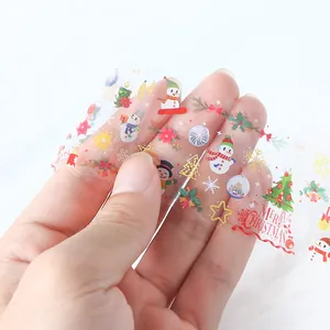 Láminas navideñas para uñas con muñecos de nieve y árboles sobre film transparente