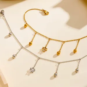 Schicke Gold- und Silber-Fußkettchen mit Sternanhänger und polierten Perlen an Kette