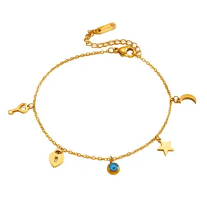 Tobillera de acero inoxidable chapado en oro de 18K con colgantes de llave y corazón