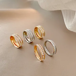 Eternity ringen van titaniumstaal met zirkonia in goud, zilver en roségoud kleuren
