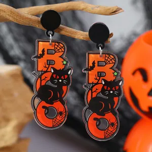 Pendientes de acrílico para Halloween con texto BOO, gato y murciélago en rama