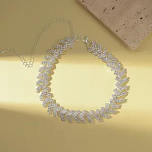 Vintage Indiase halsketting set in zilverkleur met witte strassteentjes en kwastjes