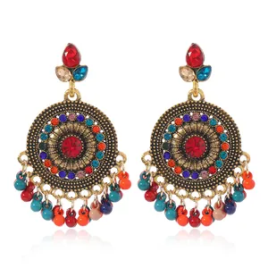 Vintage-Ohrringe im Boho-Stil mit bunten Steinen, Perlenquasten und Bronzeverzierung