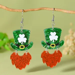 St. Patrick's Day Acryl-Ohrringe mit grünem Glitzerzylinder und orangefarbenem Bart-Detail