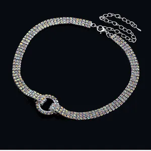 Silberner Choker mit drei Reihen AB-Strasssteinen und Kristallschnallen-Verschluss