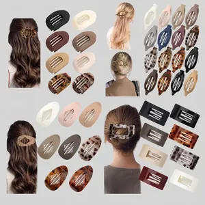 Viste dettagliate di vari fermagli per capelli in acrilico in beige e motivi tartarugati