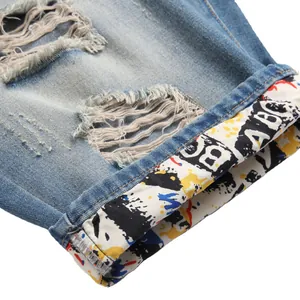 Short en jean bleu foncé délavé pour homme avec revers imprimé graffiti
