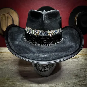 Chapeau classique en feutre de laine noir avec chaînes gothiques et ruban à motif paisley