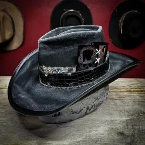 Chapeau de cowboy vintage en laine noire avec rivets argentés et cartes crânes