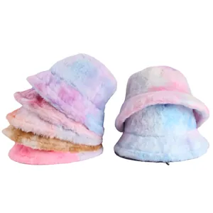 Bob en Peluche Tie-Dye pour Femmes Hiver Chaud Fausse Fourrure de Lapin Multicolore Chapeau de Pêcheur Kawaii
