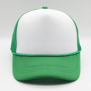 Gorra trucker blanca y verde con malla y cuerda decorativa para logotipos personalizados