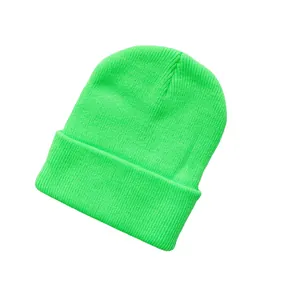 Bonnet en maille côtelée vert fluo avec revers classique pour la chaleur hivernale