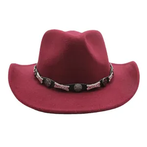 Chapeau de cowboy western classique en feutre de laine bordeaux avec clous étoiles