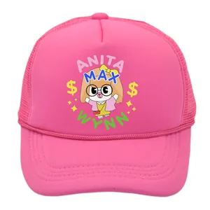 Détail de la casquette trucker rose avec impression cartoon Anita Max Wynn et filet