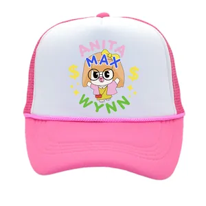 Détail de la casquette trucker rose et blanche avec imprimé Anita Max Wynn et filet